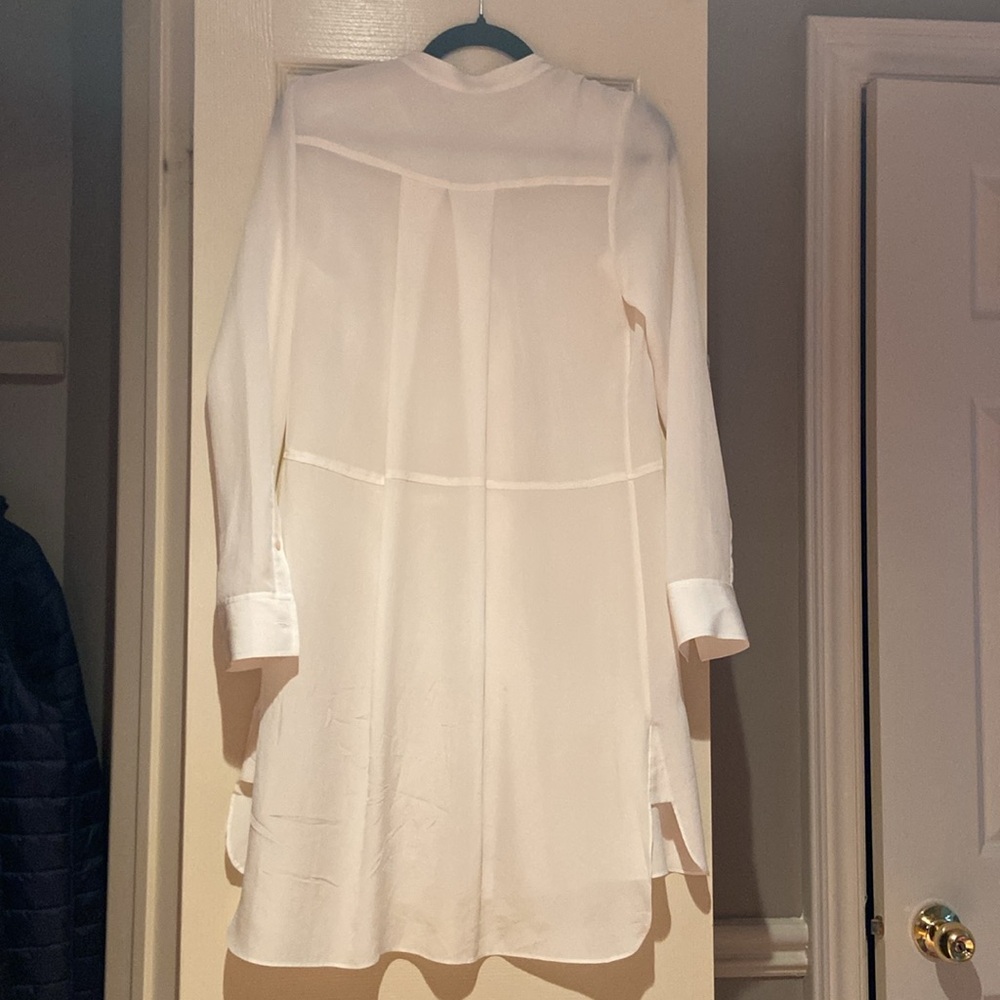 Silk Aritzia shirt. Female. Size xxs. New - Picture 3 of 3